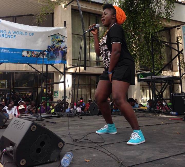 #PHOTOS:: Dancehall Diva Kaakie performs in the streets of Zimbabwe
